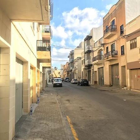 Luqa Apartment - 5 Mins From Airport Dış mekan fotoğraf